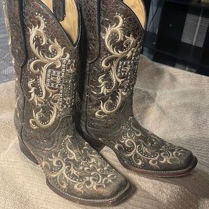 Corral boots